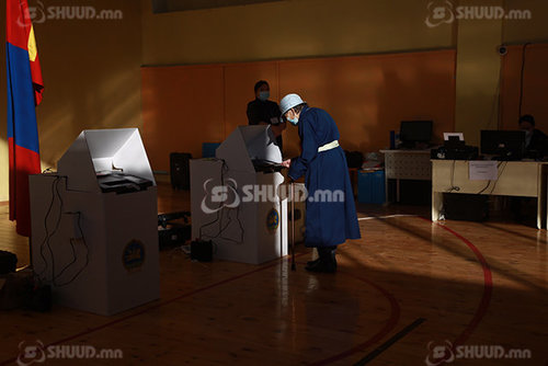 ФОТО: УИХ-ын нөхөн сонгуулийн санал хураалт үргэлжилж байна